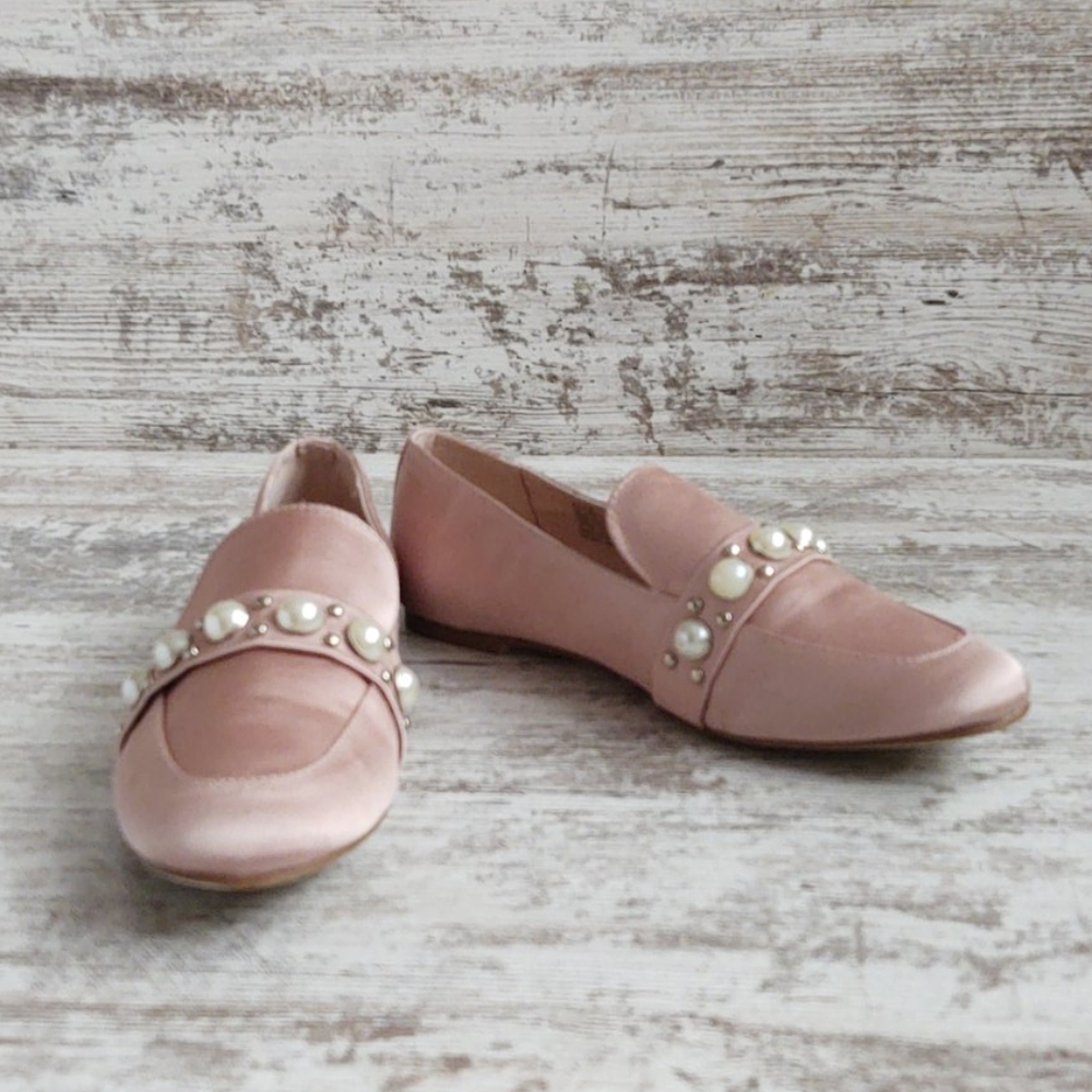 🟨ShoeDazzle Lt Pink Satin Pearl Silver Stud Flat..Super Cute🥰 - Picture 8 of 16
